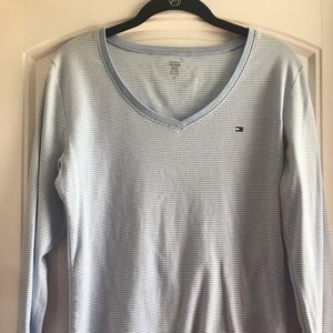 🔥LAST CHANCE 🔥Tommy Hilfiger v-neck